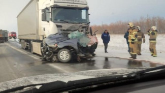 На трассе Самара-Оренбург в ужасном ДТП погибли женщина и 9-летний ребенок 