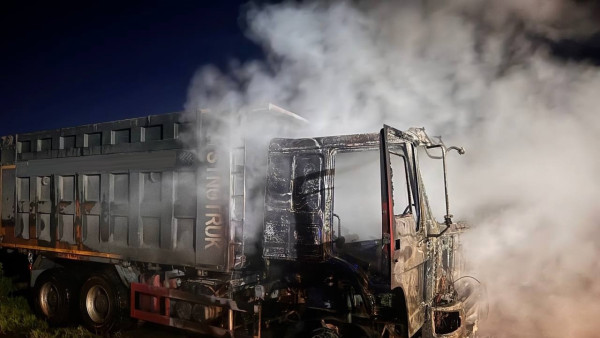 Под Самарой водитель проснулся в горящем самосвале