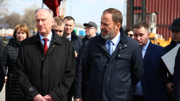 Николай Патрушев и Игорь Комаров посетили порт Тольятти