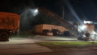 В Самаре на Алма-Атинской начали срезать изношенный асфальт