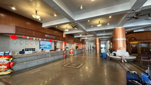 Самарская семья туристов застряла за границей из-за переносов рейсов