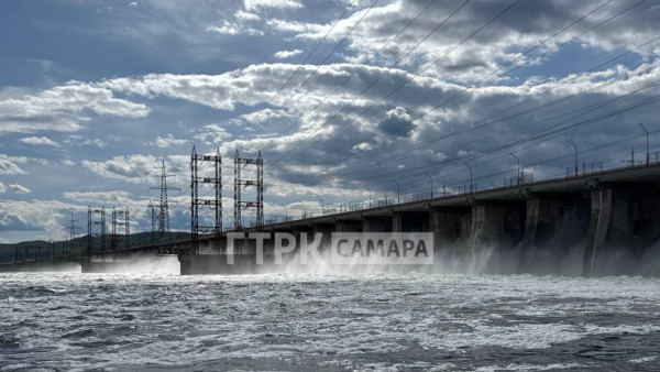 Появились кадры последствий пиковых сбросов воды через ГЭС под Самарой