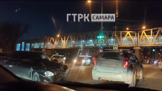 Серьёзная пробка образовалась на Московском шоссе в Самаре вечером 4 апреля