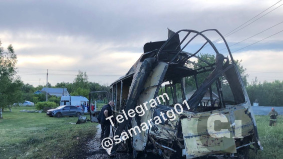 Сгоревший дотла автобус перевозил 24 ребенка в Самарской области 