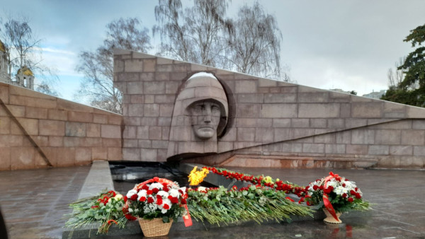 В Самаре на площади Славы почтили память бойцов, погибших в СВО