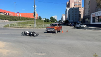 Столкновение поколений: в Самаре дорогу не поделили раритетный Москвич-412 и мотоцикл Stels