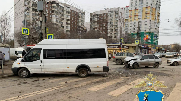 В Самаре произошла авария с участием маршрутного такси