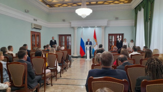 Вячеслав Федорищев отметил труд ветеранов строительной отрасли