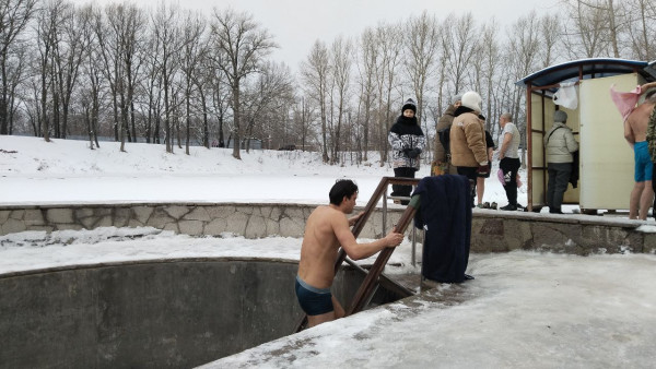 Самарцам назвали главную ошибку при купании в проруби