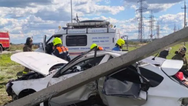 В Самарской области на машину упала опора ЛЭП