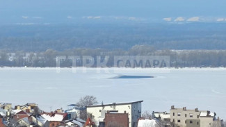 Под Самарой Волга начала вскрываться ото льда