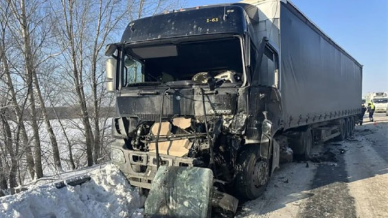 В Самарской области столкнулись 3 грузовика