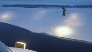 В Самаре спасли рыбака с дрейфующей льдины