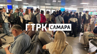 Пассажиры рейса в Самару застряли в аэропорту Санкт-Петербурга
