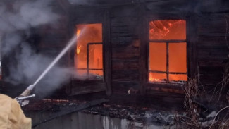 В Самарской области в частном доме сгорел человек, пожар тушили больше 3 часов