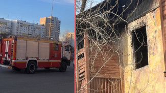 В Самаре двухэтажка вспыхнула у парка Металлургов