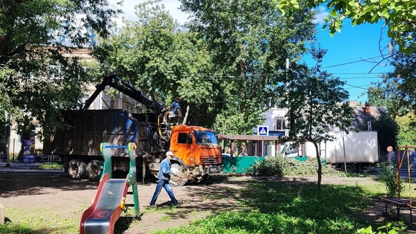 Двор в Самаре привели в порядок после жалобы местных жителей