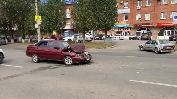 В результате жёсткого ДТП в Тольятти ранена девушка-пассажир