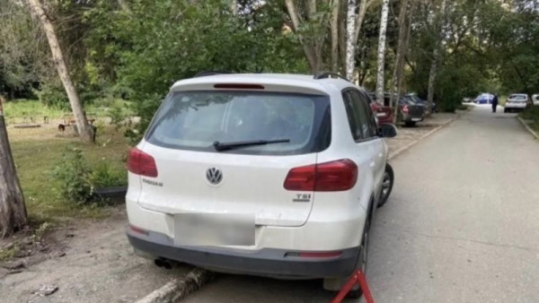 В Кировском районе Самары водитель кроссовера сбил пенсионерку во дворе дома 