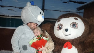 Боец СВО из Самары приехал домой в костюме медведя