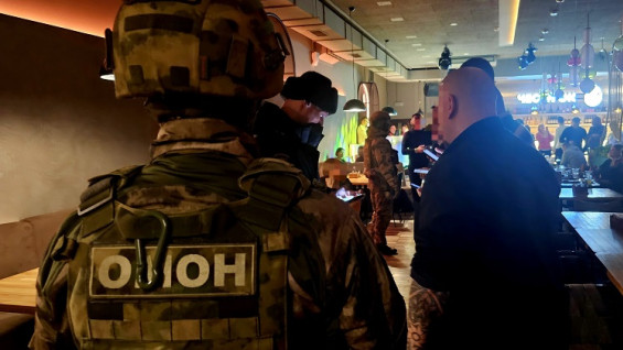 Во время облавы полиции и ОМОН в самарском ночном клубе задержали девушку-мигранта