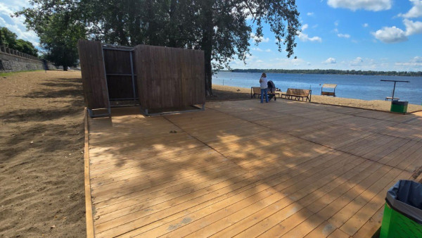 Самарцы окрестили новые кабинки для переодевания на набережной бунгало