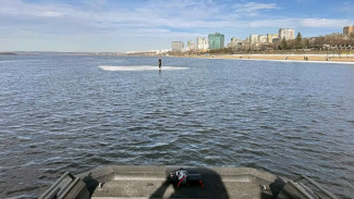 В Самаре спасли молодого человека с дрейфующей льдины на Волге  