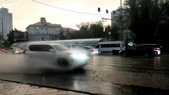 В Самаре назвали ушедшие под воду после ливня стеной улицы