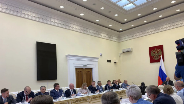 Вячеслав Федорищев потребовал усилить контроль за благоустройством общественных пространств