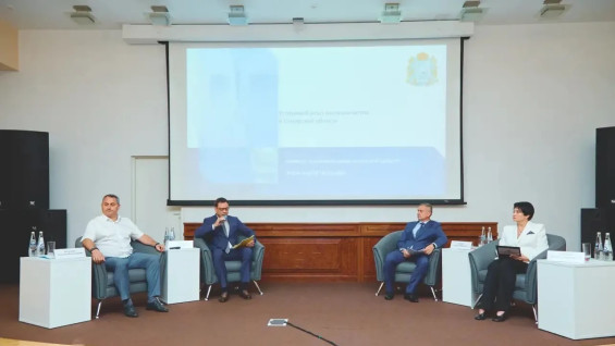Молодой специалист набирается опыта под контролем опытного наставника: в Самарской области развивается система наставничества
