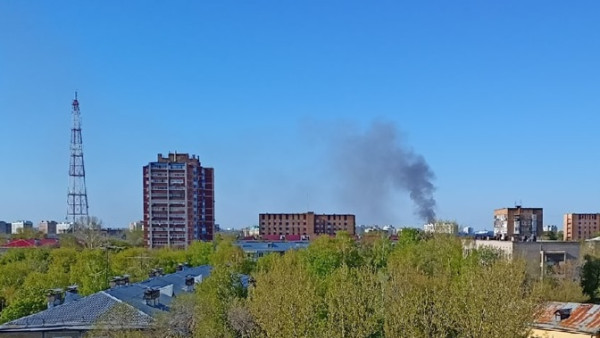 Столб едкого черного дыма на улице Советской Армии напугал самарцев