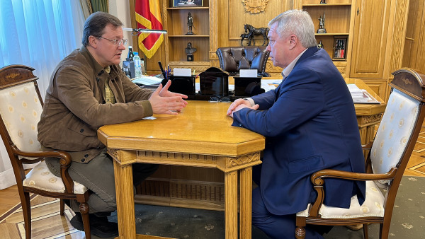 Дмитрий Азаров и Василий Голубев обсудили вопросы сотрудничества между Самарским регионом и Ростовской областью