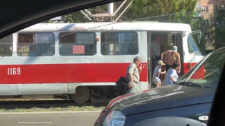 В Самаре трамвай сошел с рельсов на улице Ново-Садовой напротив Госуниверситета 