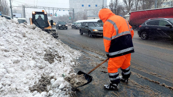 В Самаре более 340 единиц техники было задействовано в расчистке улиц после снегопада