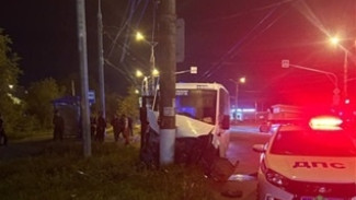 Названо число пострадавших в самарском ДТП с улетевшей в столб маршруткой