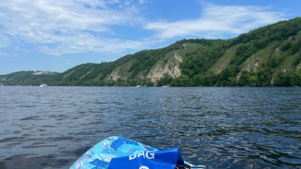 Спасение на реке Волга: двух людей унесло далеко от берега на сапборде