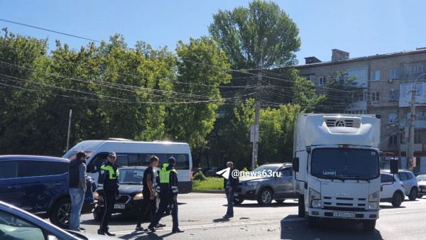 В Самаре около автовокзала произошло массовое ДТП