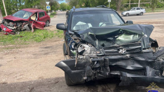 Под Самарой 55-летняя дама за рулём Peugeot устроила жёсткое ДТП