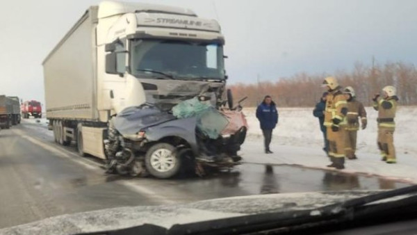 На трассе Самара-Оренбург в ужасном ДТП погибли женщина и 9-летний ребенок 