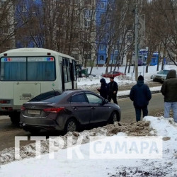 В Самаре ДТП с автобусом полностью парализовало движение по Солнечной. Фото