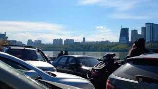 В Самаре с 5 утра водители штурмовали грузовую переправу за Волгу