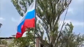В ДНР самарские казаки водрузили Российский флаг в освобожденном Соловьёво