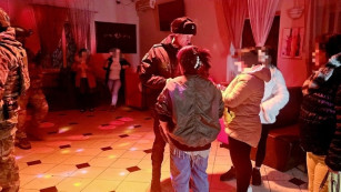 Полиция Самары задержала мигрантов и пьяную девушку-подростка в клубе