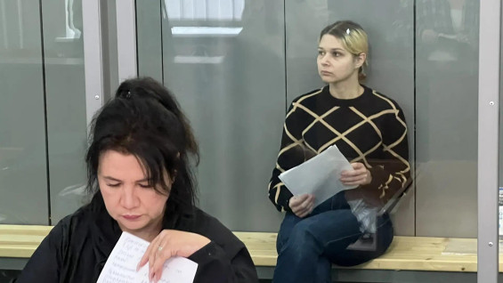 Екатерина Тархова рассказала в суде о продаже «Toyota RAV4» и золотых крестах