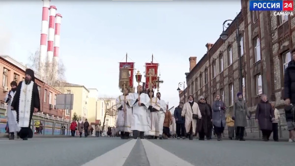 Губернатор Вячеслав  Федорищев вместе с тысячей самарцев принял участие в крестном ходе по историческому маршруту областной столицы