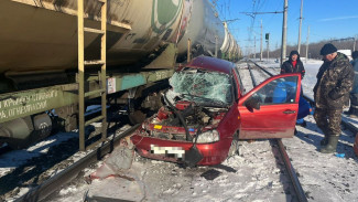В Самарской области 25 февраля легковушка попала под товарный поезд