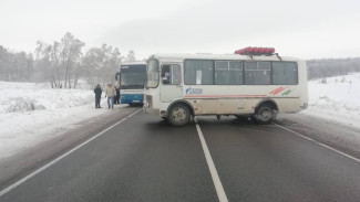 На трассе загорелся автобус с туристами из Самары 