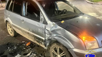 Ночное ДТП в Самаре: женщина за рулем Ford Fusion не пропустила мотоцикл