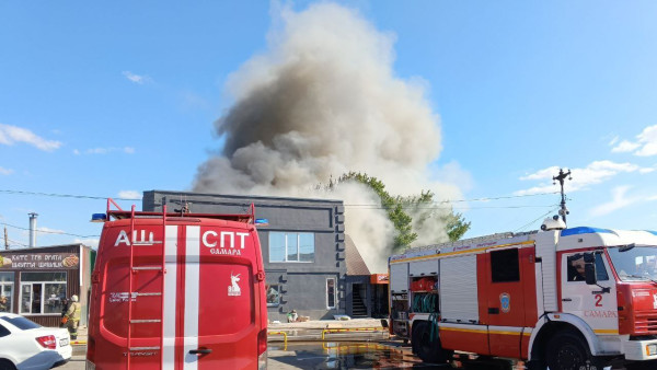 В МЧС рассказали о причинах пожара в самарском кафе "Три брата"