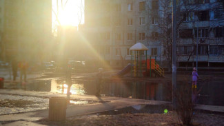 В Самаре на детской площадке скончался мужчина